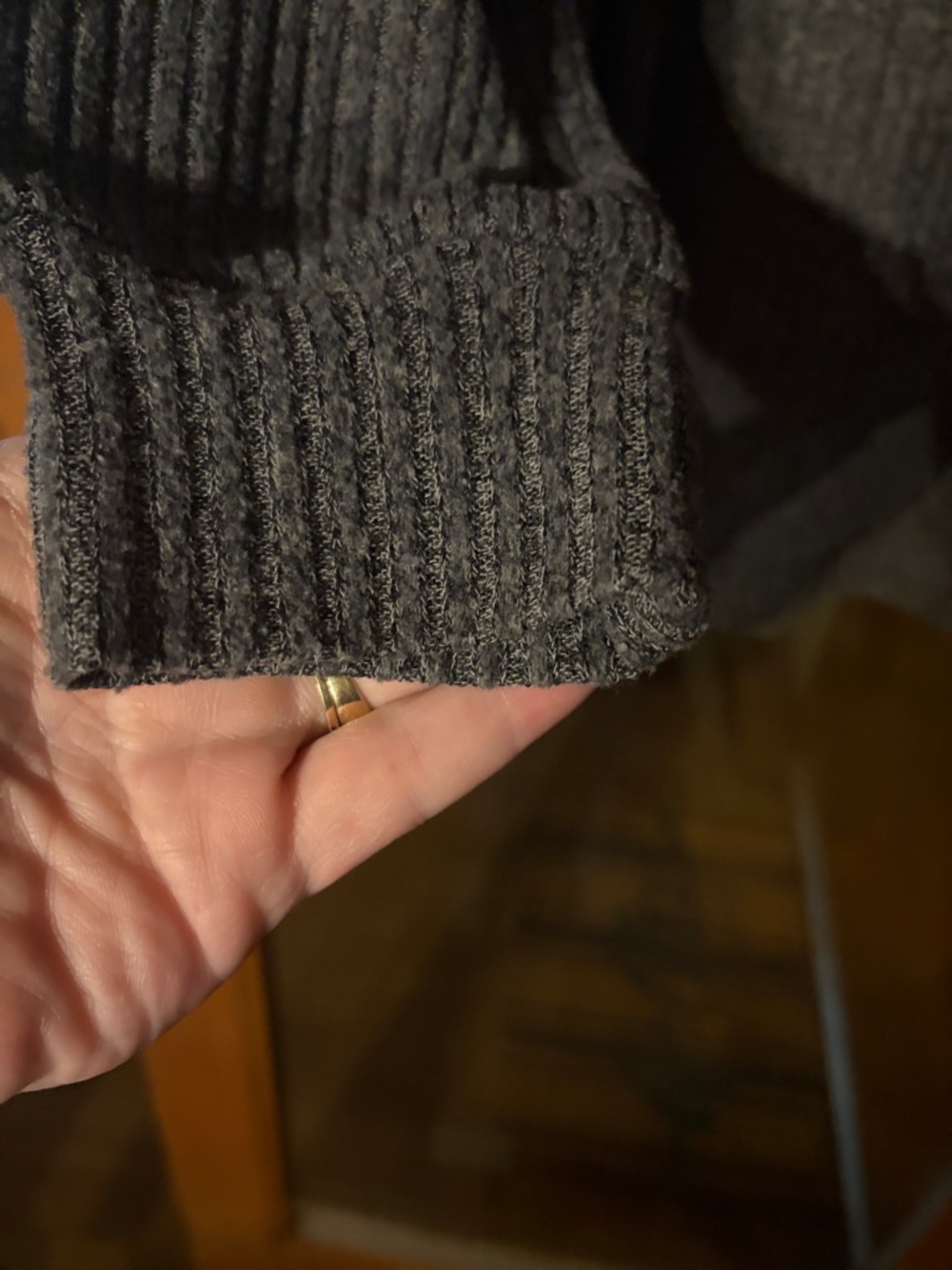 Cozy Ribbed Off-Shoulder Sweater in Charcoal Gray size xl - Picture 4 of 7